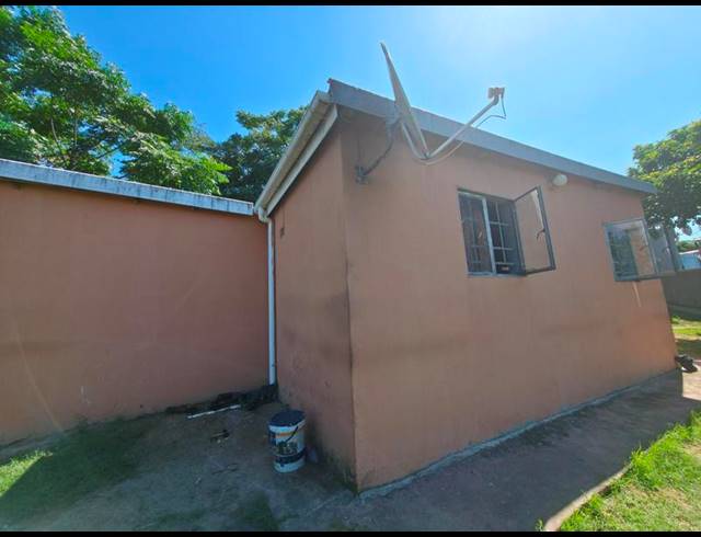 4 BEDROOM APARTMENT FOR SALE IN UMLAZI R
